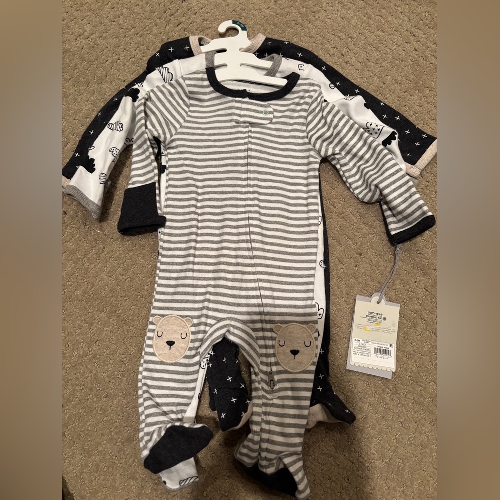 3 Pack NWT sleepers 0-3 months